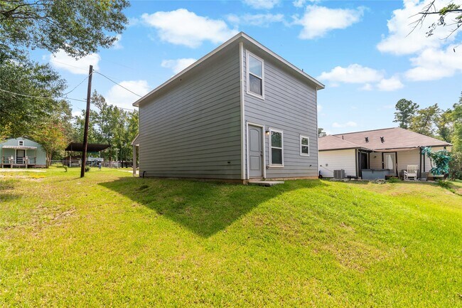Building Photo - 264 Pin Oak