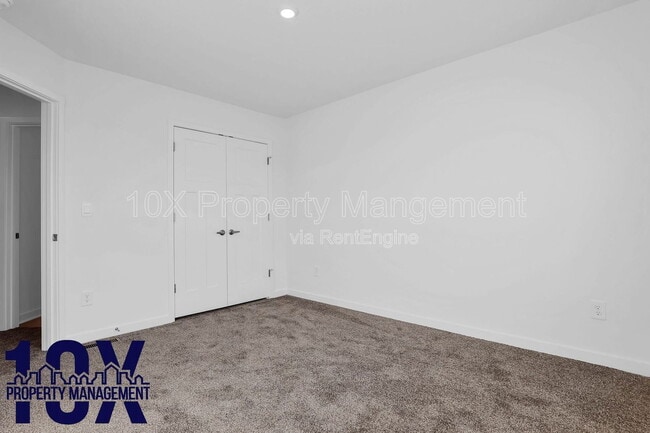 Building Photo - 3246 Mackinac Dr