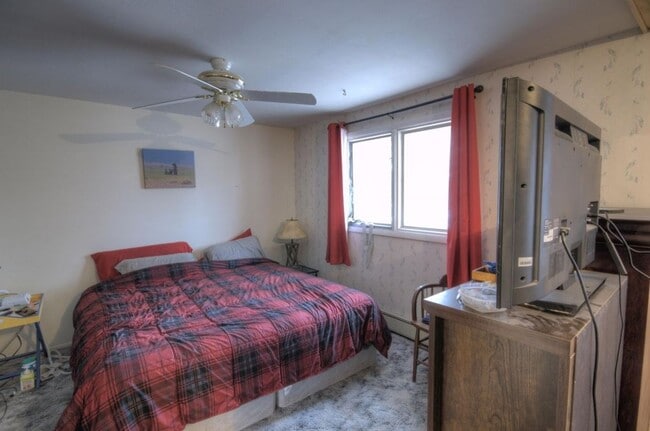 Building Photo - 2 Bed, 1 Bath with Garage Space in Missoula