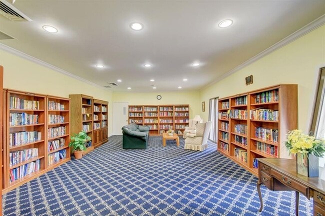 Building Photo - 448 Franconia Cir