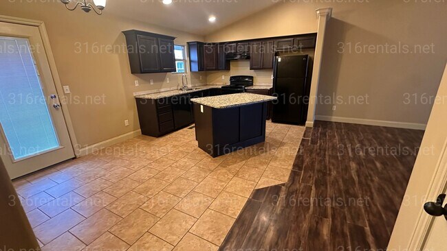 Building Photo - $1,850 - 4 bedroom / 3 bathrooms - Beautiful and Large Home! *COMING SOON*