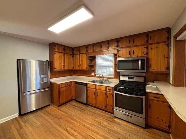 Building Photo - 104 Yancy Dr SE