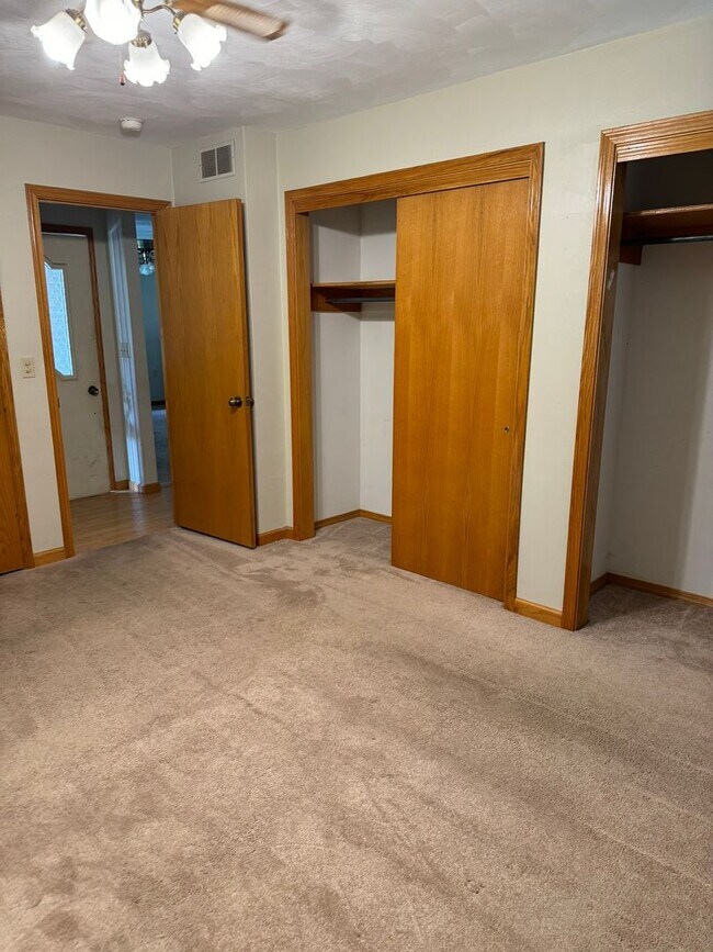 Building Photo - Spacious 3-Bedroom Home with Bonus Rooms i...