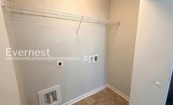 Building Photo - 183 Cloverbrook Dr