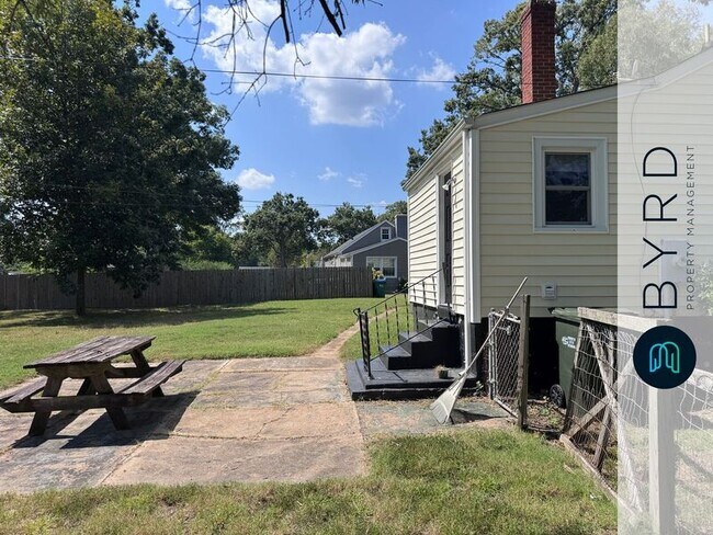 Building Photo - 5231 Rockland Rd