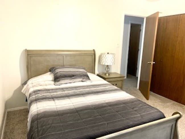 Building Photo - Beautiful  3 bedroom, 2 bath home with 2 car garage.