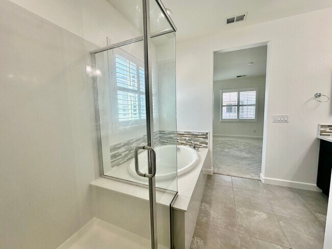 Building Photo - Beautiful Newer Home, Very Clean- Move In ...