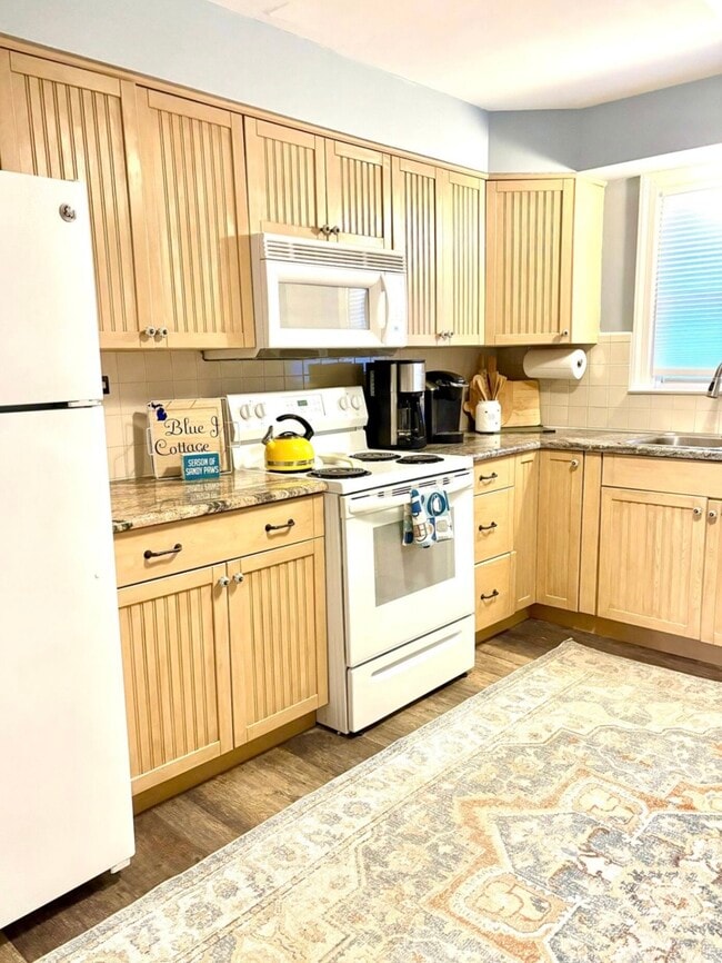 Building Photo - 236 E Carpenter Ave