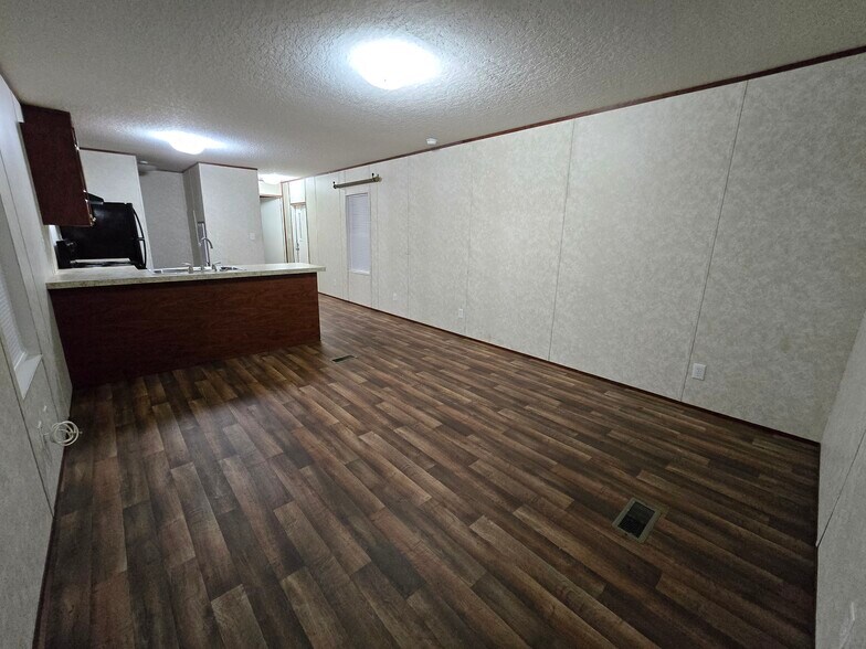 Building Photo - 1431 W 22nd St