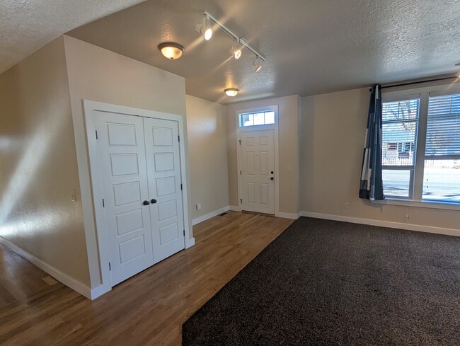 Building Photo - 400 S Curtis Rd