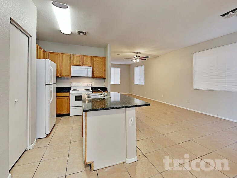 Building Photo - 4925 S 15th Pl