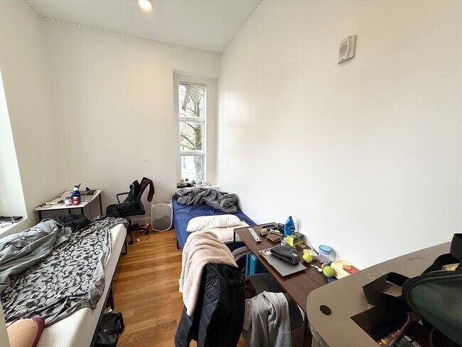 Building Photo - 409 Dudley St