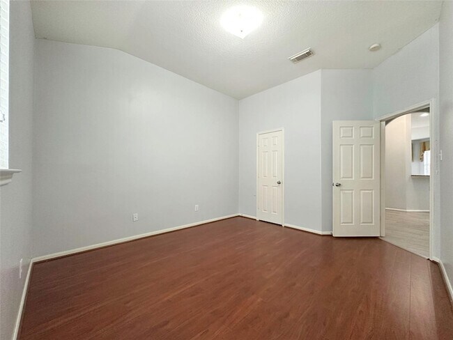Building Photo - 2910 Lemmingham Dr