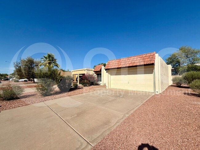 Building Photo - 5417 S Mitchell Dr