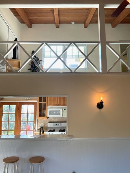 Building Photo - 5261 Cahuenga Blvd