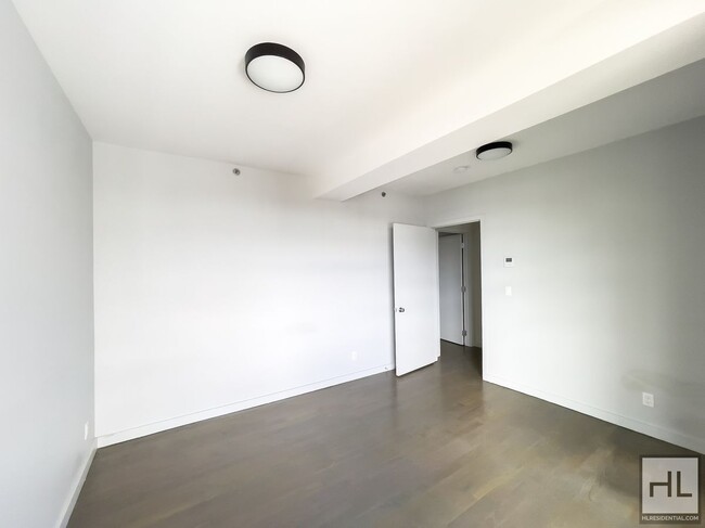 Building Photo - Bushwick Avenue / Expansive Spacious 2 Bed...