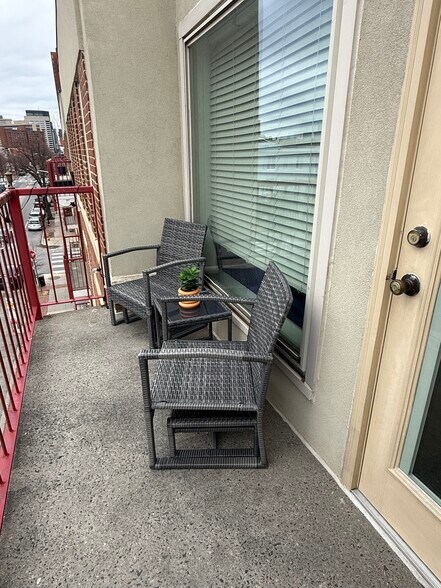 Building Photo - 911 S Charles St