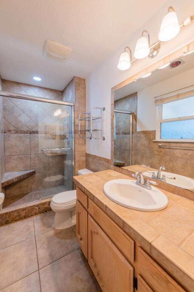 Building Photo - 7113 Welton Dr NE