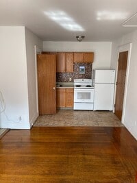Building Photo - 644 Orange St