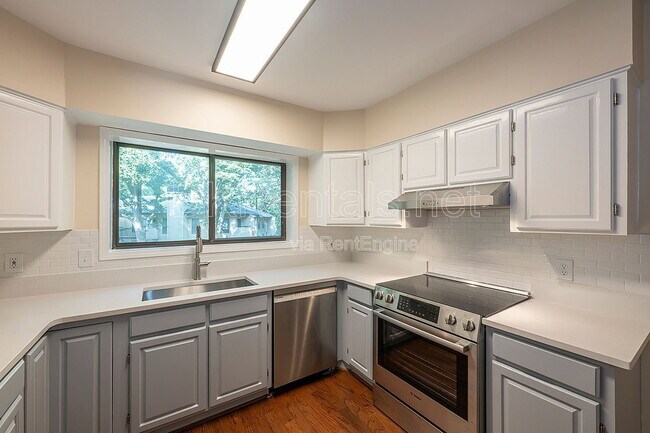 Building Photo - 103 Ashling SE