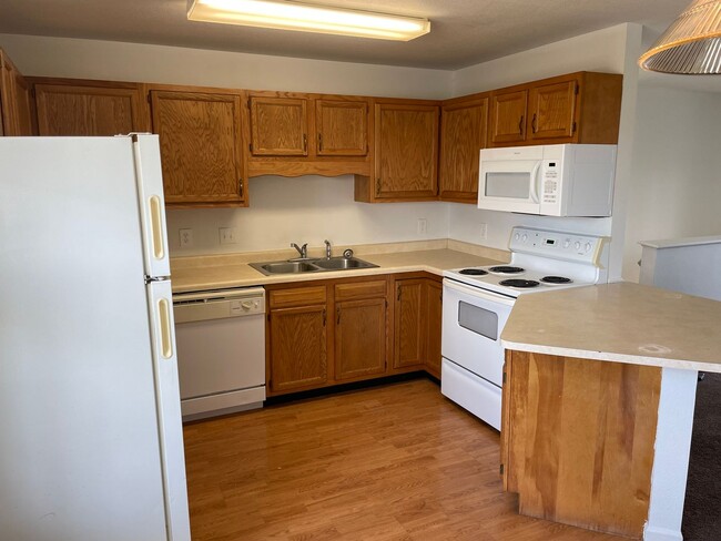 Building Photo - 3 Minutes to Honda********** Rent $1149/mo...