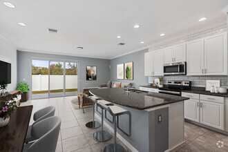 Building Photo - 7055 Summer Holly Pl