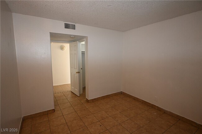 Building Photo - 2301 Stewart Ave