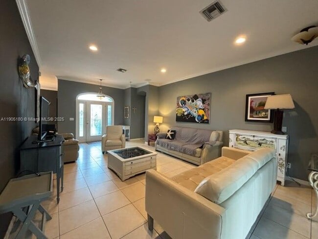 Building Photo - 365 NE Vanda Terrado