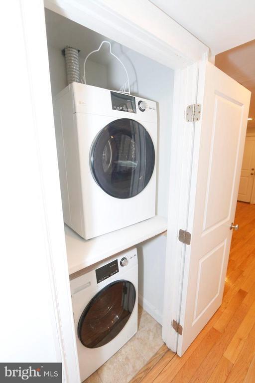 Building Photo - 1901 Lincoln Rd NE