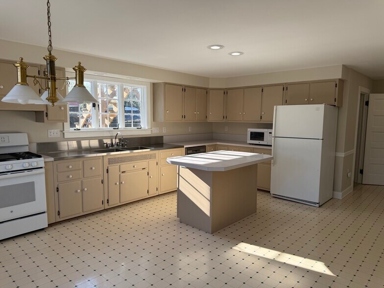 Building Photo - 106 Abbottstown St