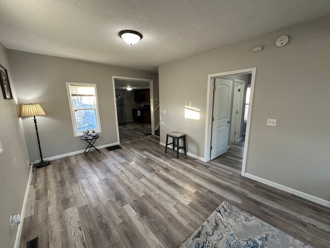 Building Photo - 2 bed, 2 bath home for rent in Waterloo, a...