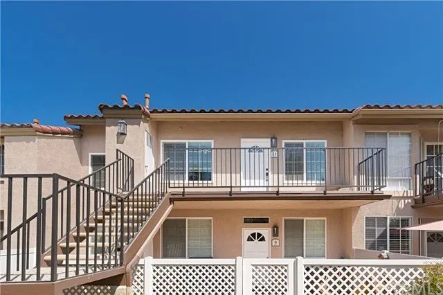 Building Photo - 11 Roble