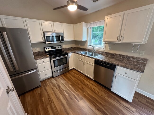 Building Photo - 1290 Pyrtle Dr