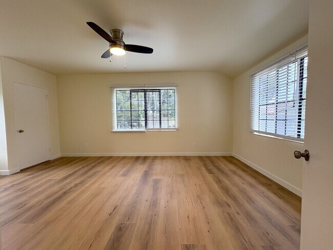 Building Photo - Beautifully Updated 2BR/2BA – Yard & Garage