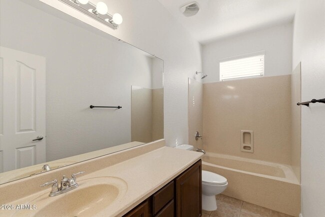 Building Photo - 8938 W Grovers Ave