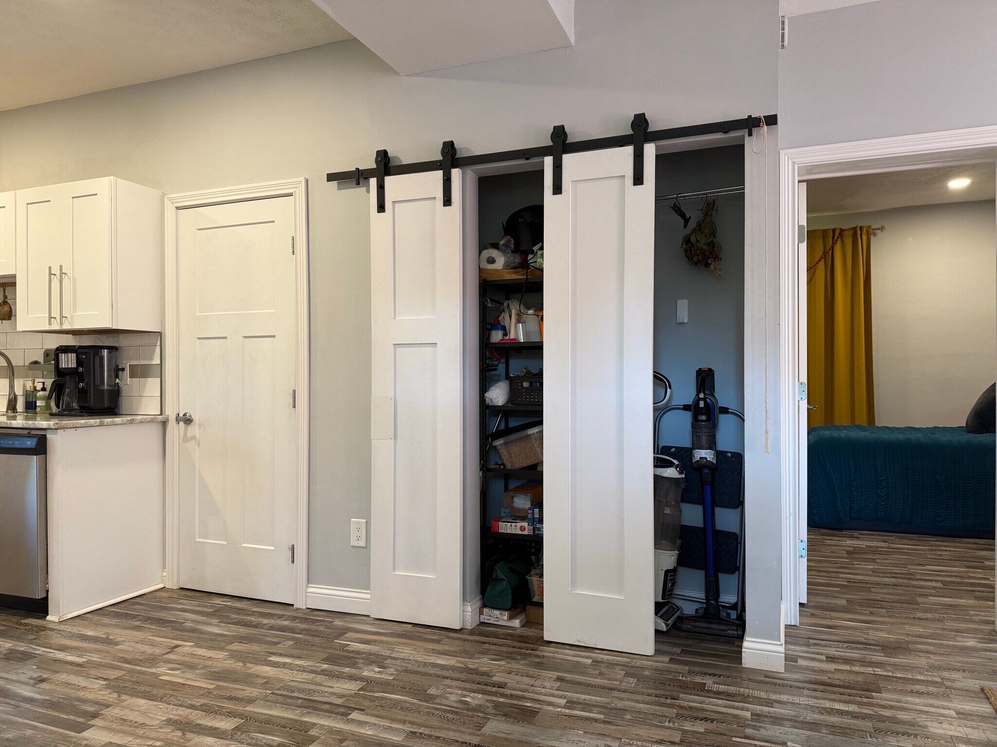 Building Photo - 5651 Bramble Ave