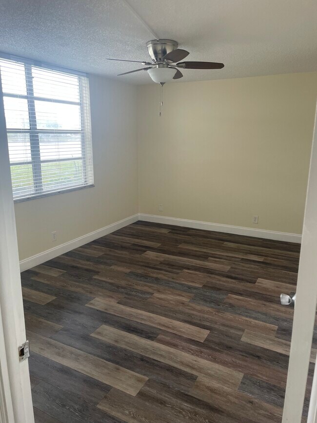 Building Photo - 9420 Poinciana Pl