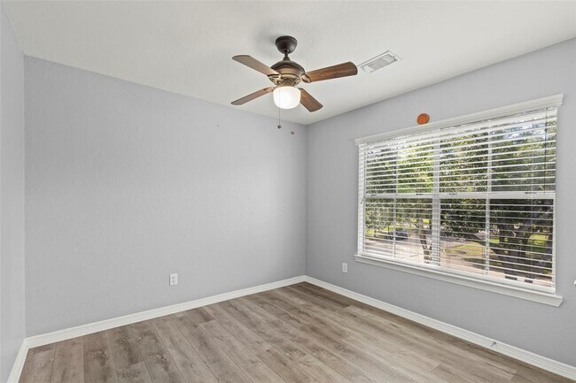 Building Photo - 4427 Village View Dr
