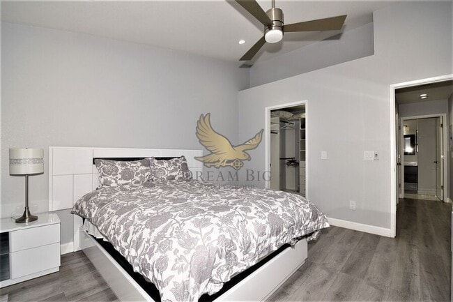 Building Photo - 5415 W Harmon Ave