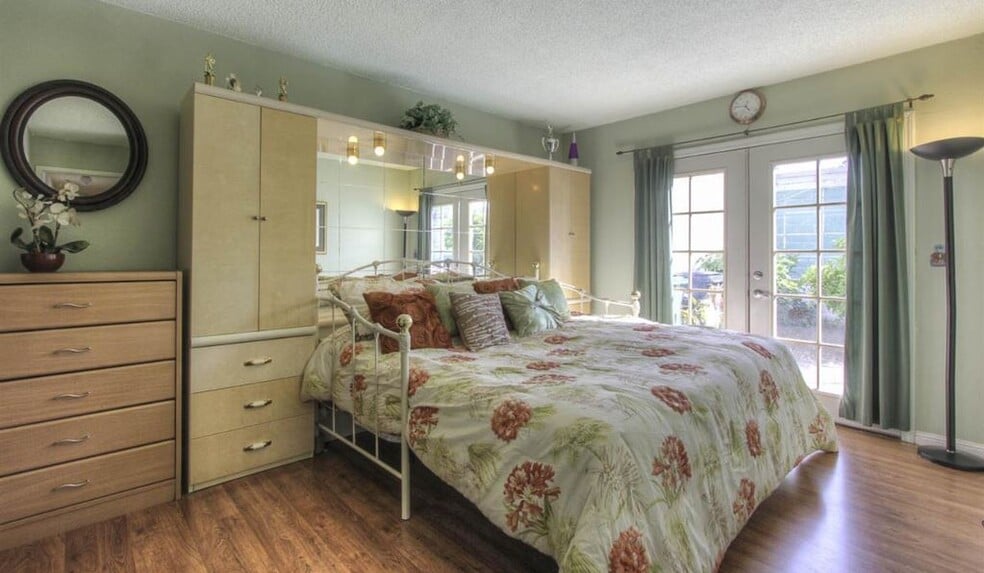 Building Photo - 3900 Lake Mead Dr