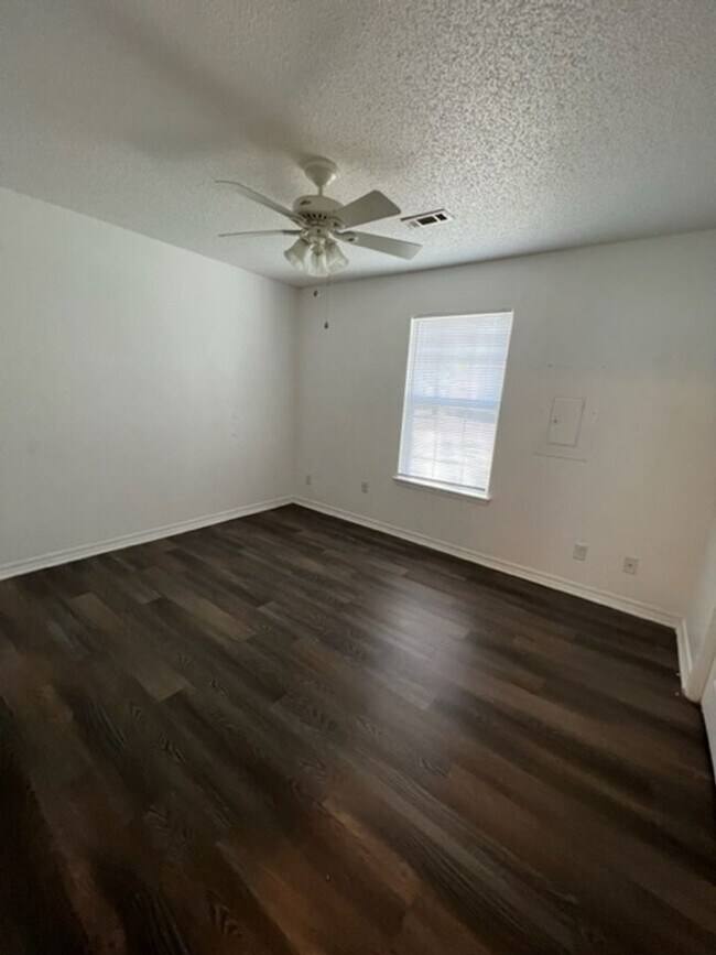Building Photo - *Showings Begin Soon* Easy Living! 2BR/1.5BA with Garage & Lawn Care Included *No Pets*