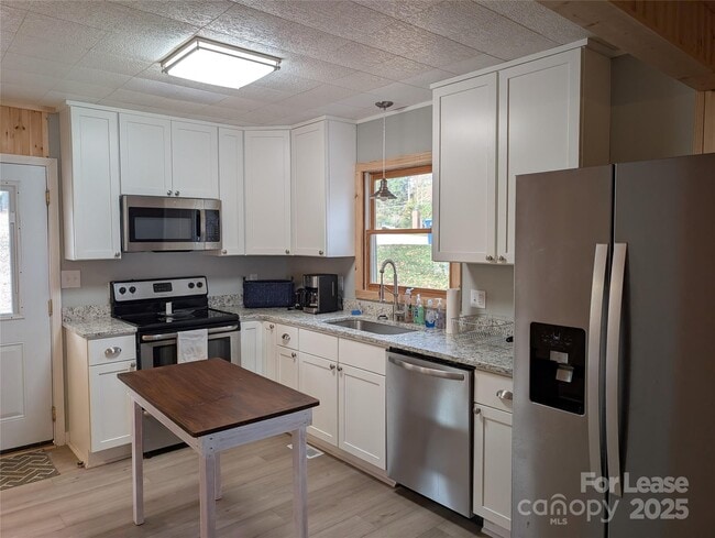 Building Photo - 187 Commodore Loop