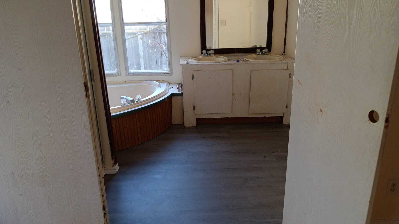 +SEPERATE SHOWER WATER PROOF TILES - 20331 Mountaindale Dr