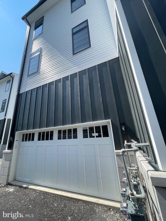 Building Photo - 7517 Ridge Ave