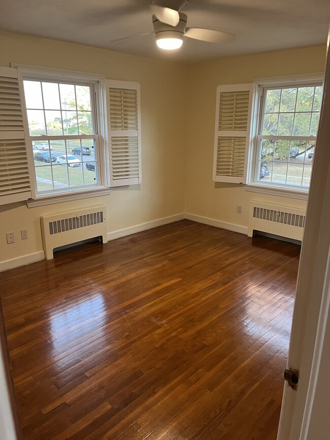 Main bedroom - 9601 Norfolk Ave