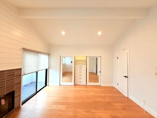 Building Photo - Fantastic 2-Story Home 3 bed 2.5 bath with backyard in Prime Golden Hills-Redondo Beach