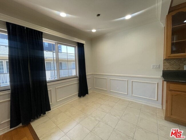 Building Photo - 1126 N Formosa Ave