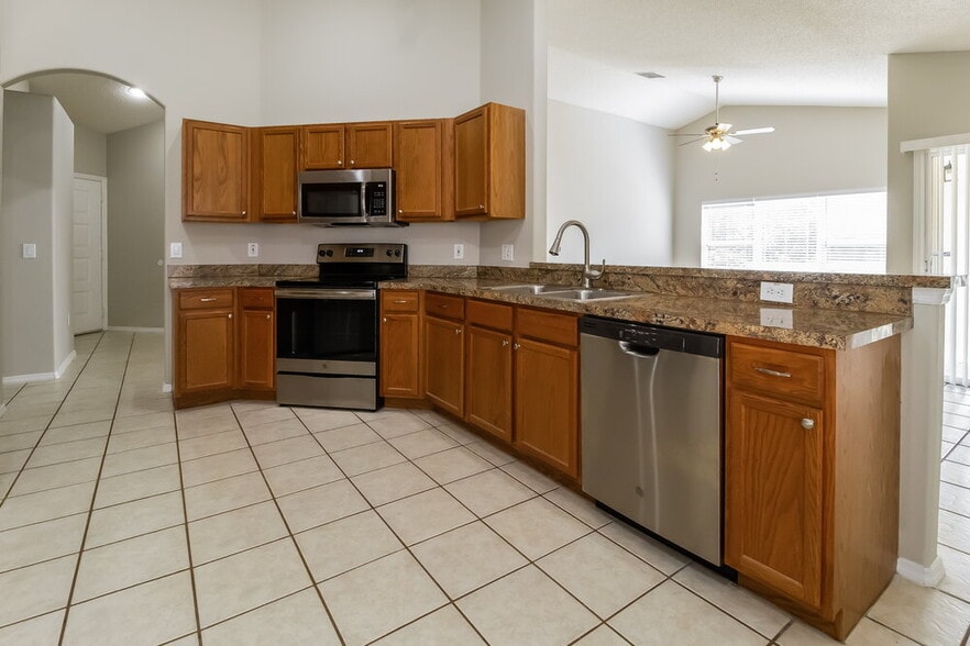 Building Photo - 1802 Meadow Pond Way