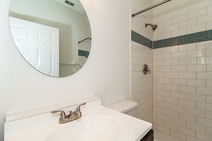 Building Photo - 996 Maple Ct