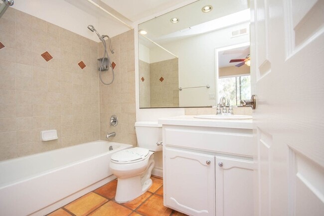 Building Photo - Wonderful 2BR Condo located in Las Playas ...